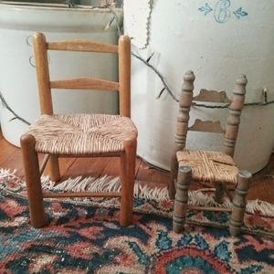Set of 2 mini wooden chairs